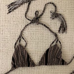 ACACIA swimwear Polynesian print bikini top size S